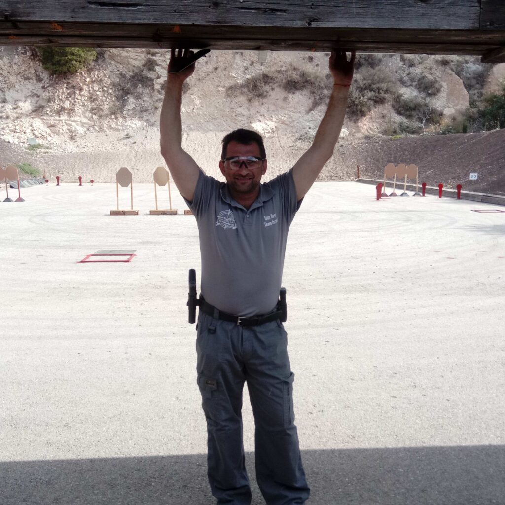 Идан Ратс на стрельбище в Польше